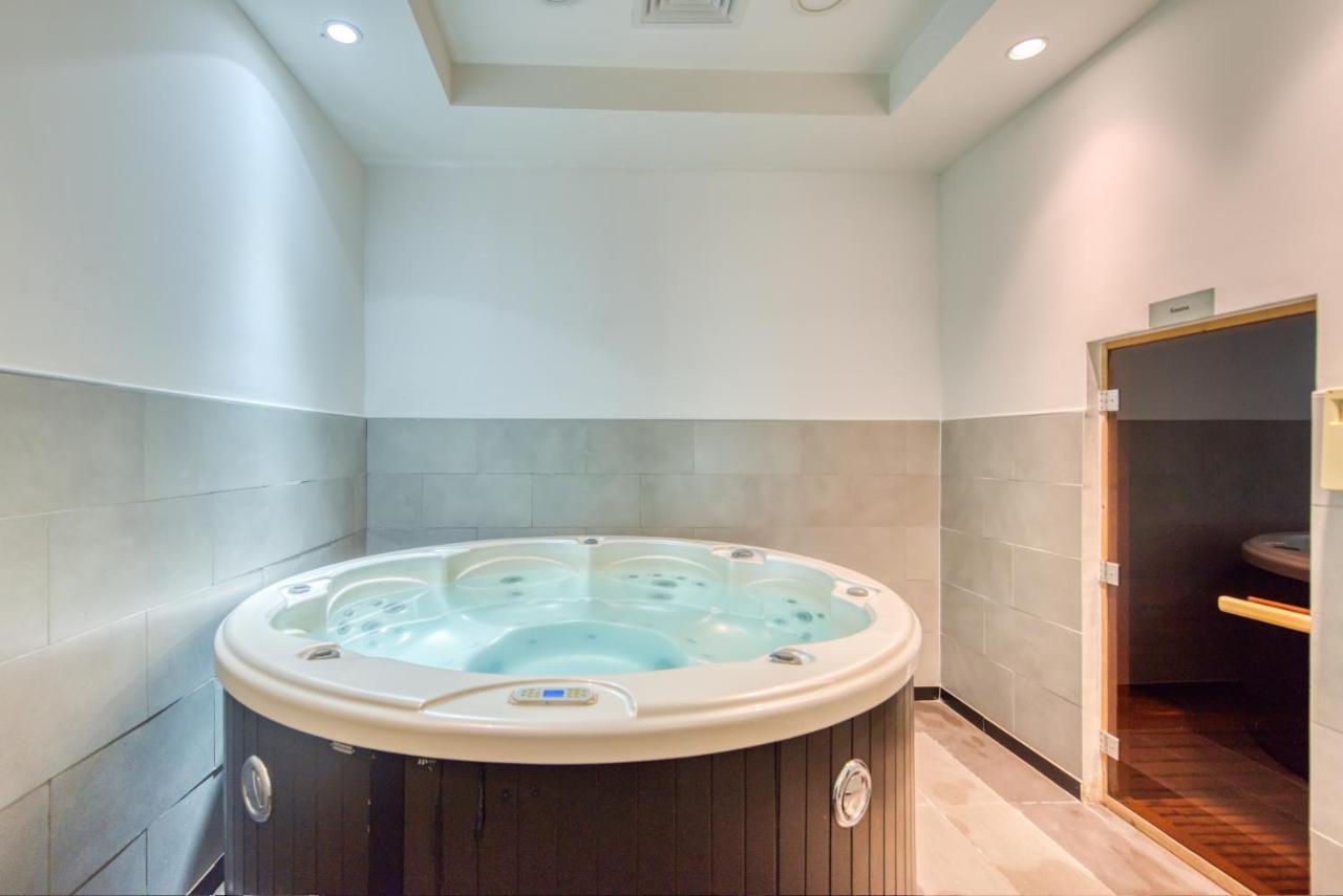 The Penthouse Near Burj Khalifa And Dubai Mall Екстериор снимка